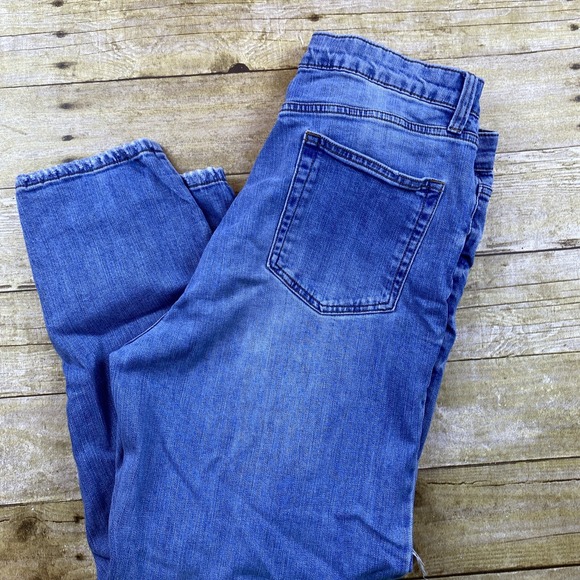 Wild Fable High Rise Mom Jeans Distressed Women's Size 12 Light‎ Wash - Picture 15 of 15